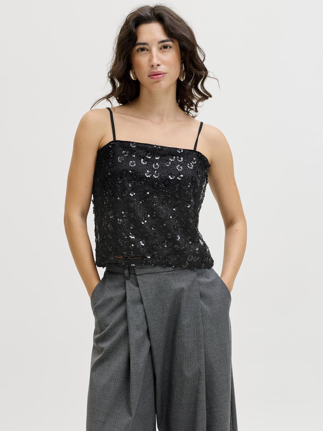 model_shot-front